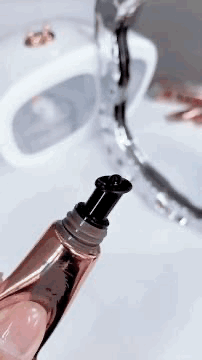 Creion de Sprâncene Semi-Permanent